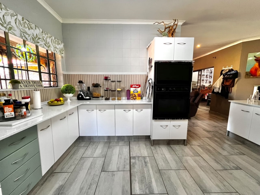 To Let 4 Bedroom Property for Rent in Cashan North West